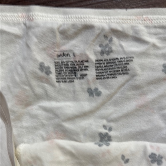 New Assorted Women's Tops in Soft Pastels - Picture 3 of 3